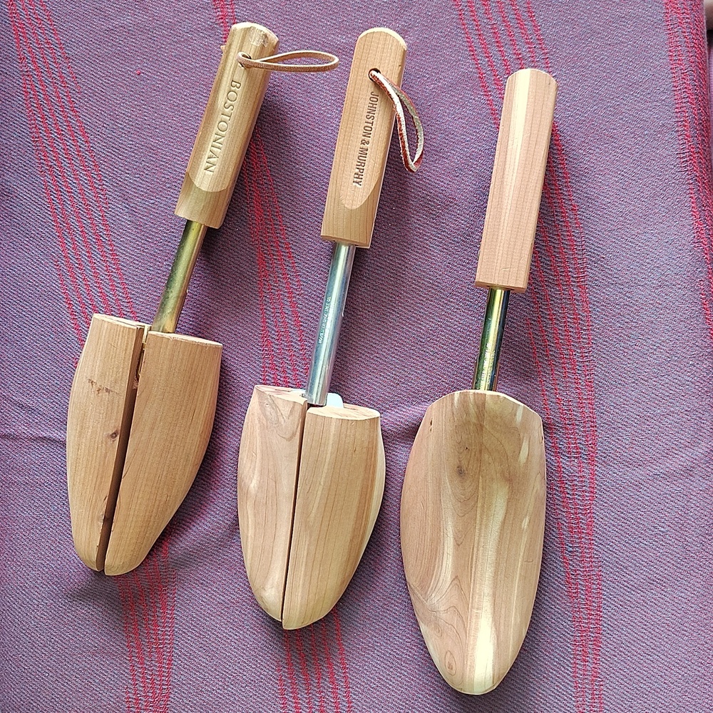 👟 3 Right Foot Cedar Shoe Trees Set. Medium